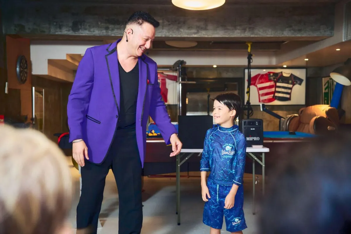 A kids birthday party in Hong Kong with cake, balloons and magic