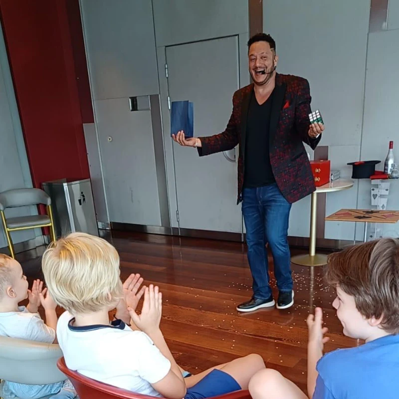 Jose making guests laugh