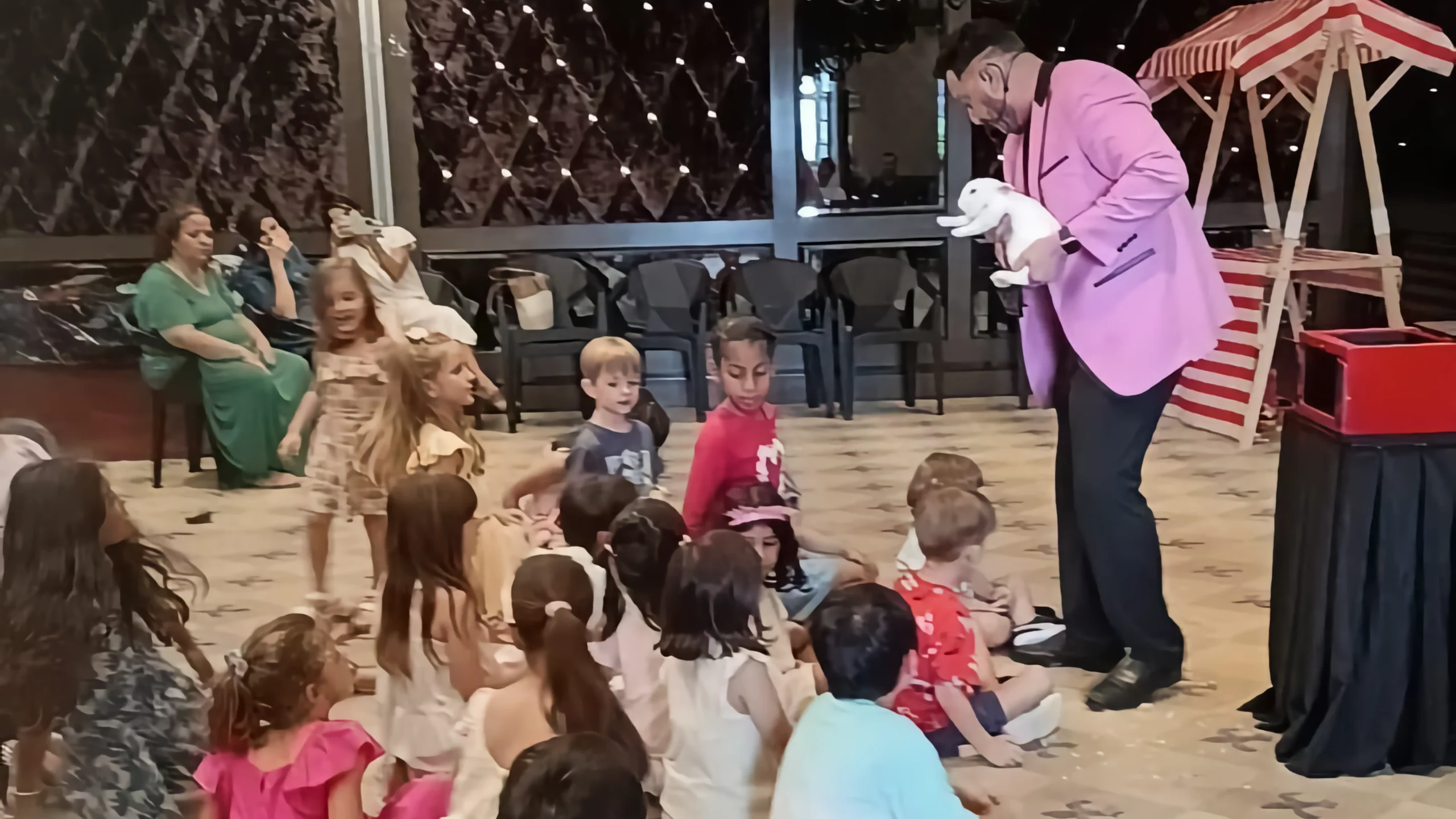 Why a Magic Show is the Best Entertainment for Kids' Parties